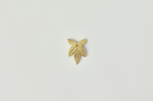 Pendentif feuille d'érable doré