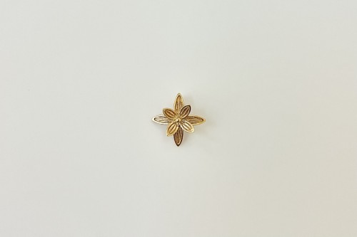 Pendentif fleur élégante doré